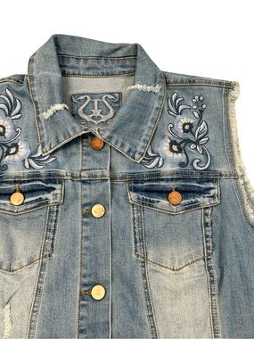 Odyn Embroidered Light Wash Denim Vest Floral Detail Women’s 1XL Faded Distress